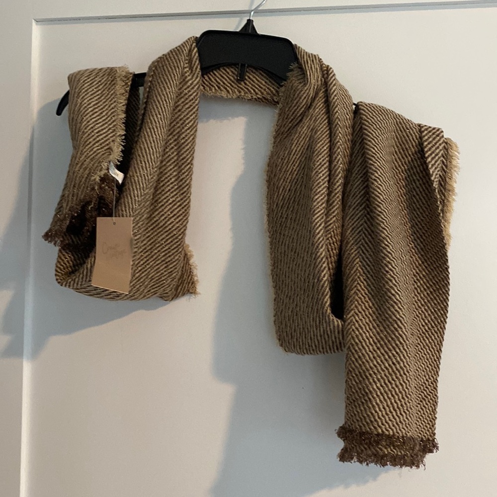 Gold thread fall scarf - Picture 3 of 6